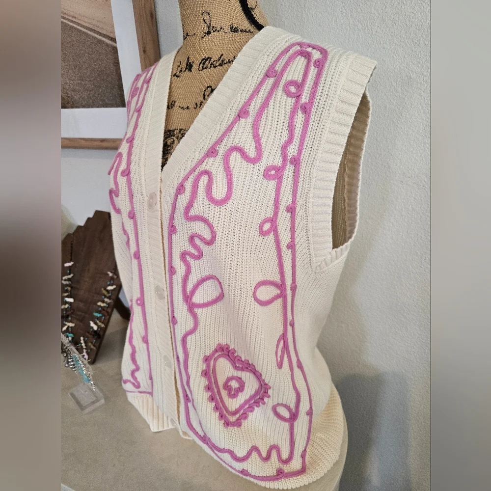 Lalavon NWT Women's Cream and Pink Embroidered V Neck Button Front Sweater Vest - Picture 8 of 14